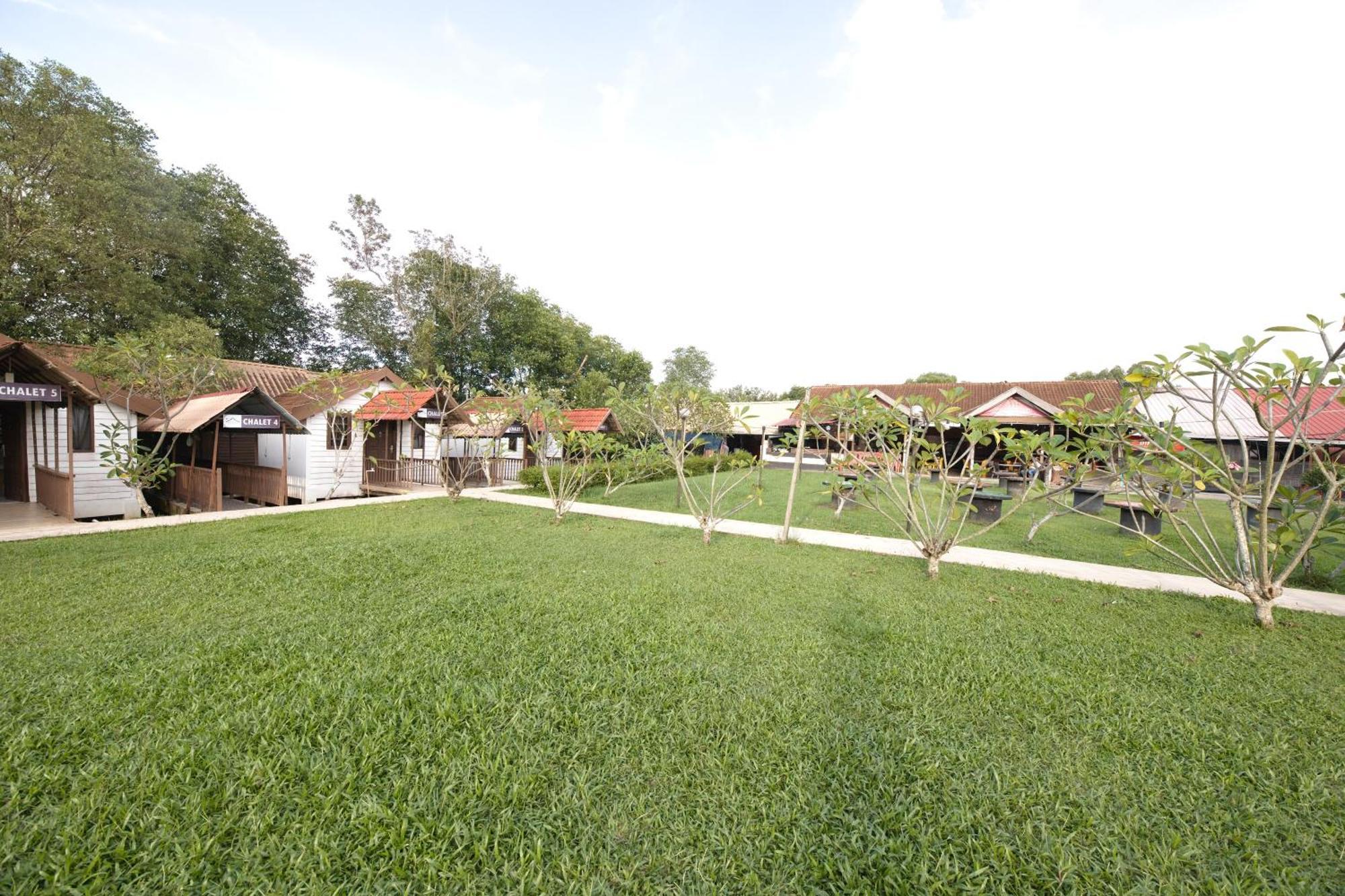 Oyo 90908 Noor Arfa River Chalet Kuala Terengganu Exteriör bild